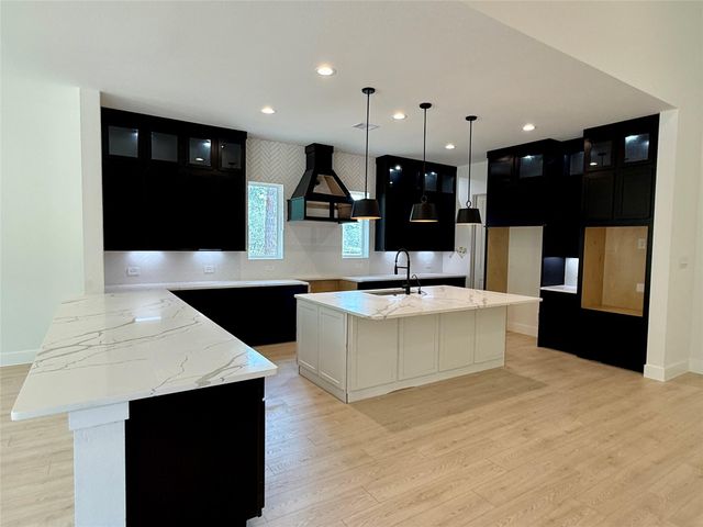 358 Louvenia Court, Pinehurst, TX 77362