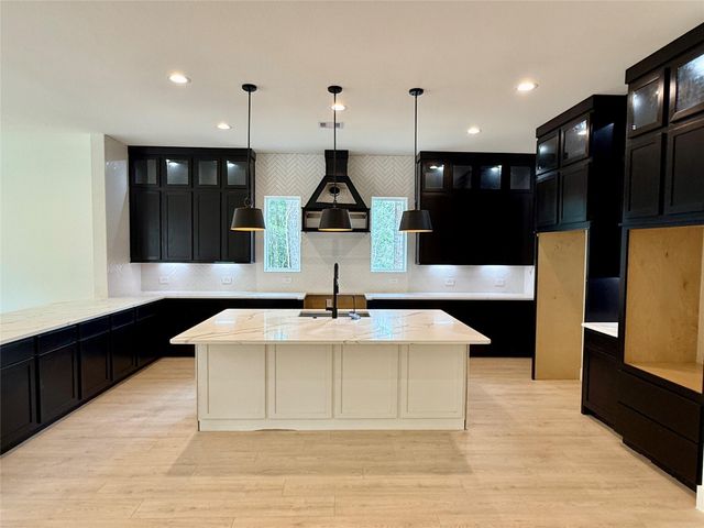 358 Louvenia Court, Pinehurst, TX 77362