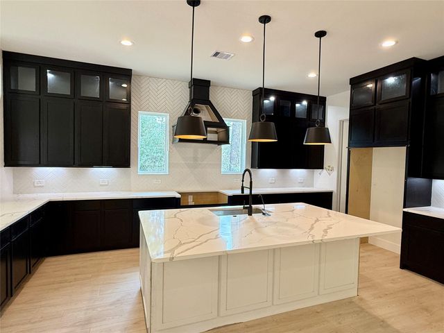 358 Louvenia Court, Pinehurst, TX 77362