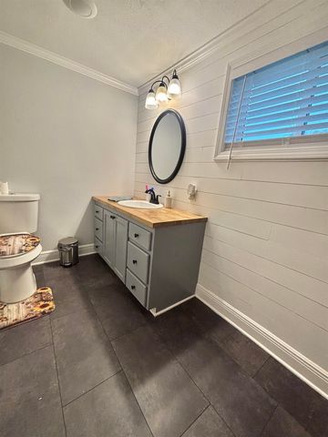 553 Lake Long Drive, Houma, LA 70364