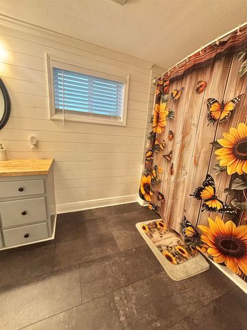 553 Lake Long Drive, Houma, LA 70364