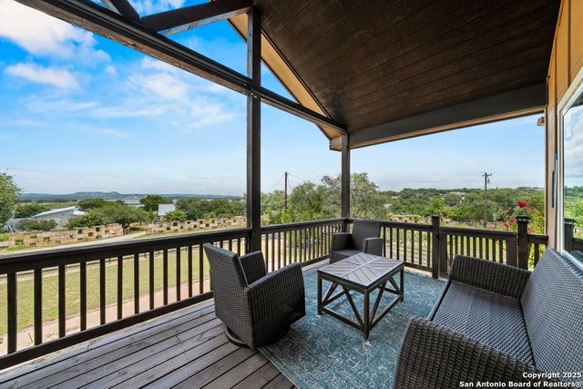 617 Lake Island, Canyon Lake, TX 78133