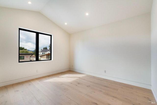 983 Grove St, Healdsburg, CA 95448