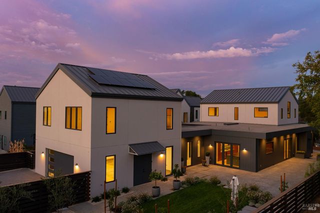 983 Grove St, Healdsburg, CA 95448