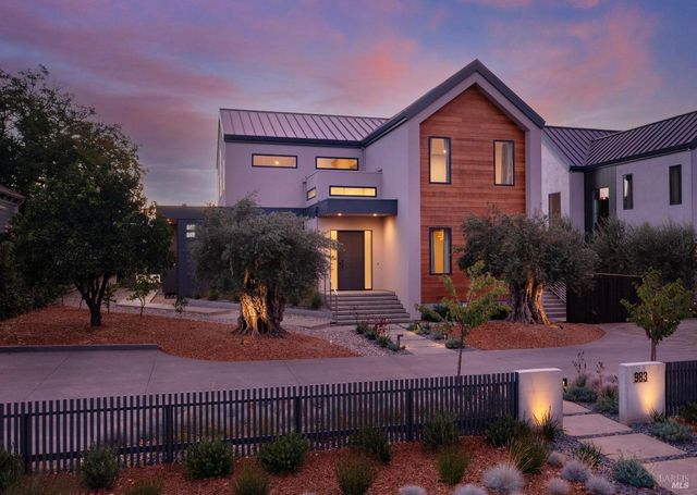 983 Grove St, Healdsburg, CA 95448