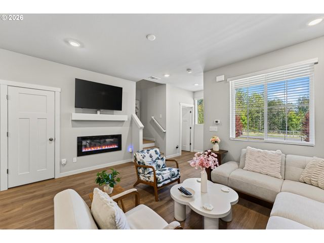 7004 Se BUTTERNUT CREEK Pkwy, Hillsboro, OR 97123