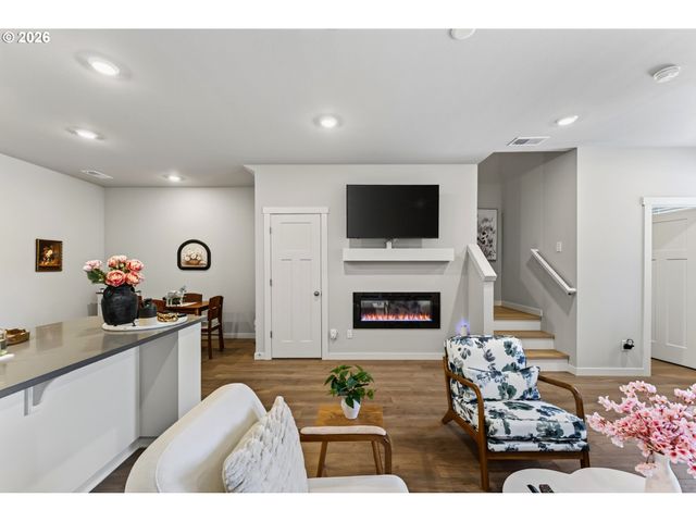 7004 Se BUTTERNUT CREEK Pkwy, Hillsboro, OR 97123
