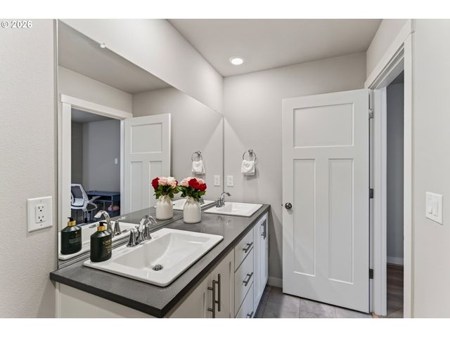 7004 Se BUTTERNUT CREEK Pkwy, Hillsboro, OR 97123