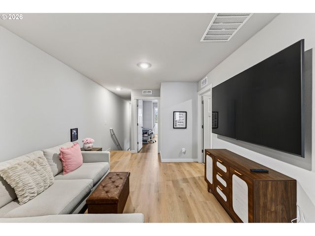 7004 Se BUTTERNUT CREEK Pkwy, Hillsboro, OR 97123