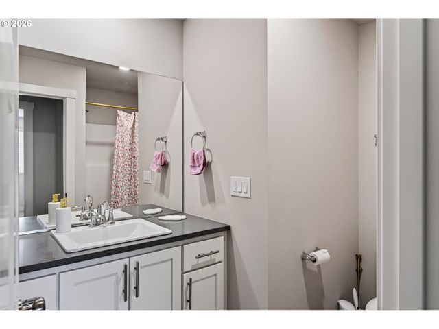 7004 Se BUTTERNUT CREEK Pkwy, Hillsboro, OR 97123