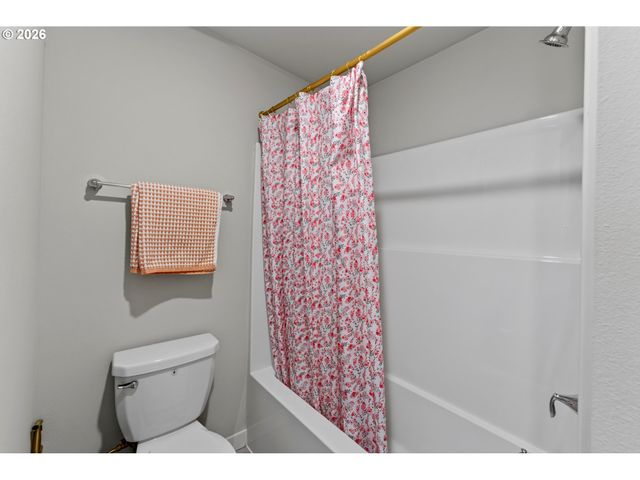 7004 Se BUTTERNUT CREEK Pkwy, Hillsboro, OR 97123