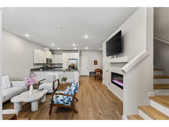7004 Se BUTTERNUT CREEK Pkwy, Hillsboro, OR 97123
