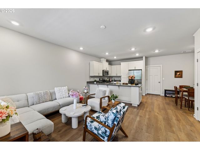 7004 Se BUTTERNUT CREEK Pkwy, Hillsboro, OR 97123