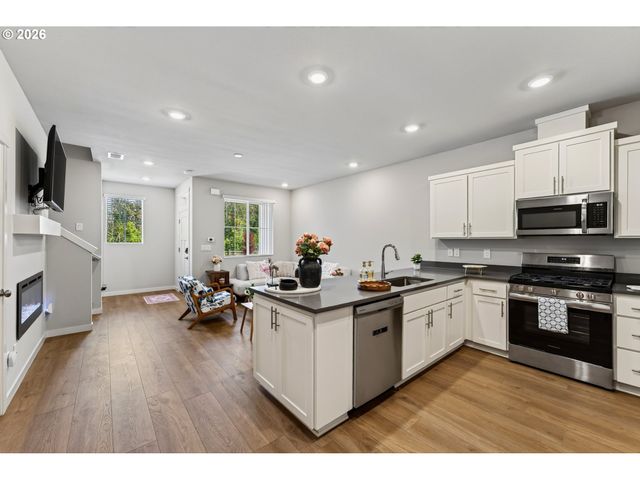 7004 Se BUTTERNUT CREEK Pkwy, Hillsboro, OR 97123