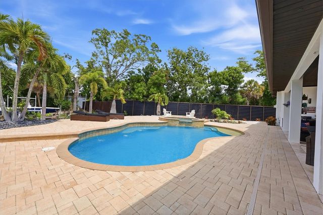 829 IDLEWILD WAY, Sarasota, FL 34242