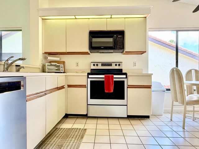 10678 OCEAN PALM Way 202, Boynton Beach, FL 33437