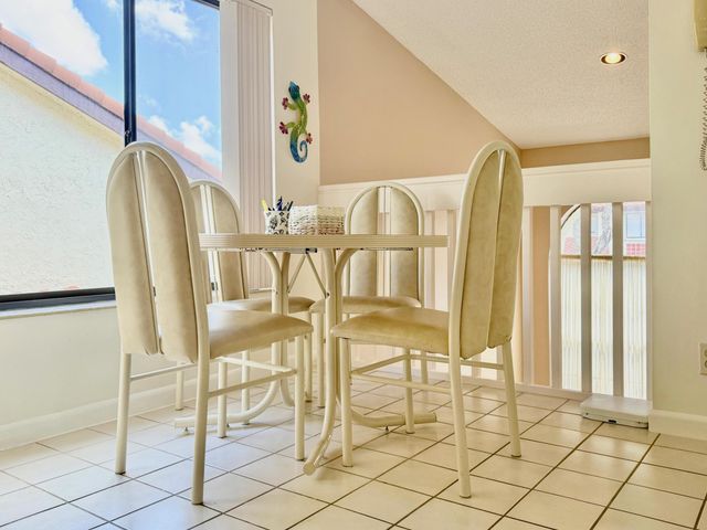 10678 OCEAN PALM Way 202, Boynton Beach, FL 33437