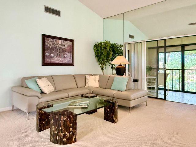 10678 OCEAN PALM Way 202, Boynton Beach, FL 33437