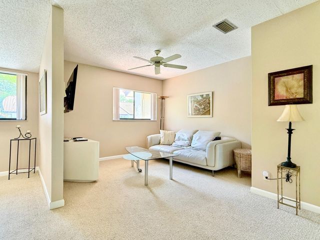 10678 OCEAN PALM Way 202, Boynton Beach, FL 33437