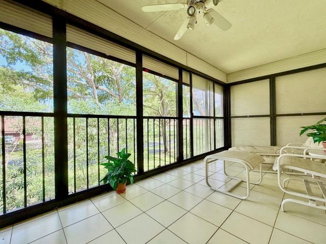 10678 OCEAN PALM Way 202, Boynton Beach, FL 33437