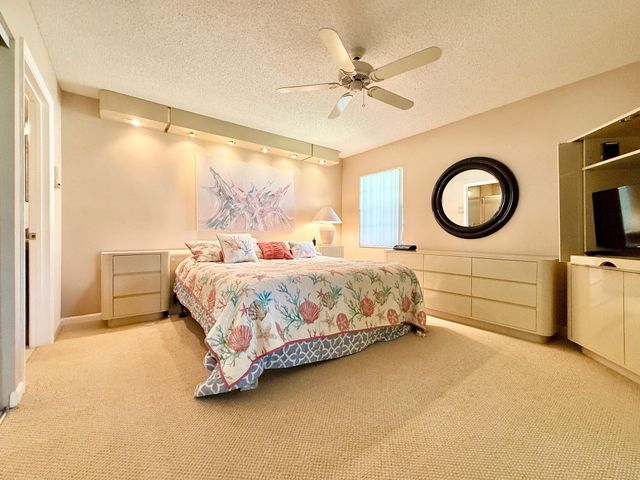 10678 OCEAN PALM Way 202, Boynton Beach, FL 33437