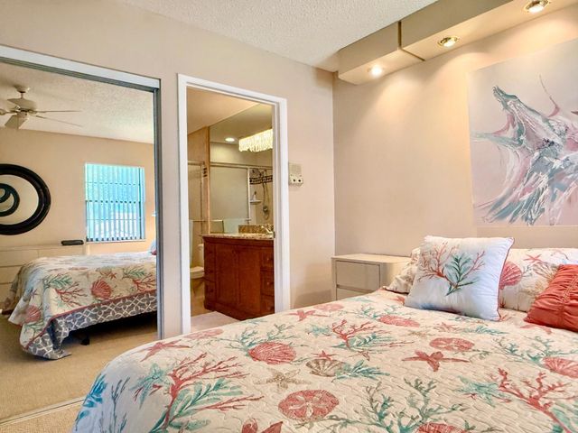 10678 OCEAN PALM Way 202, Boynton Beach, FL 33437