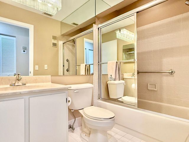 10678 OCEAN PALM Way 202, Boynton Beach, FL 33437