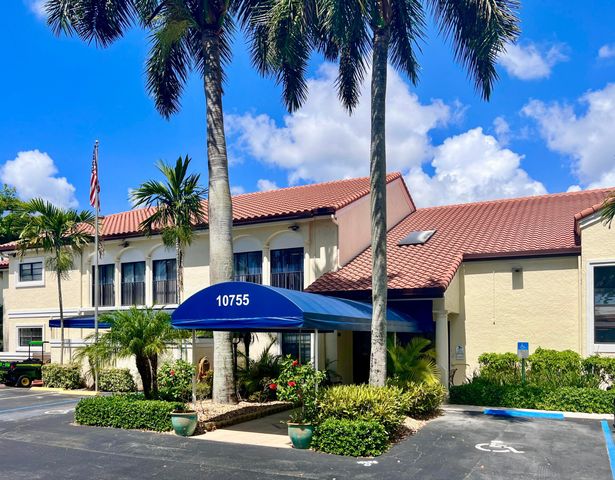 10678 OCEAN PALM Way 202, Boynton Beach, FL 33437