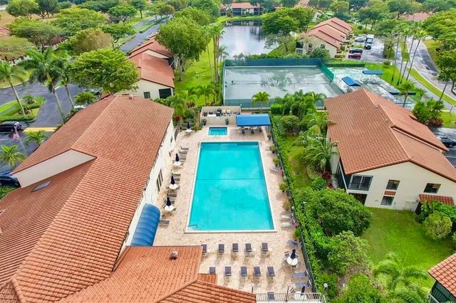 10678 OCEAN PALM Way 202, Boynton Beach, FL 33437