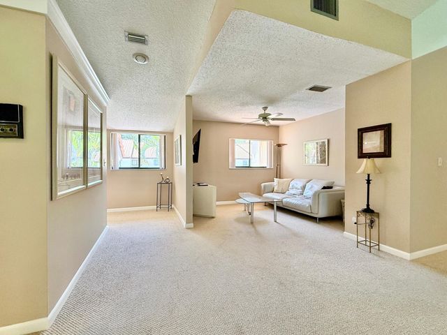 10678 OCEAN PALM Way 202, Boynton Beach, FL 33437