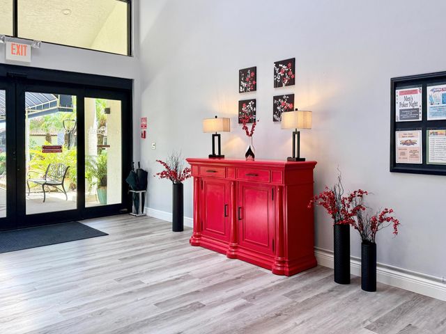 10678 OCEAN PALM Way 202, Boynton Beach, FL 33437