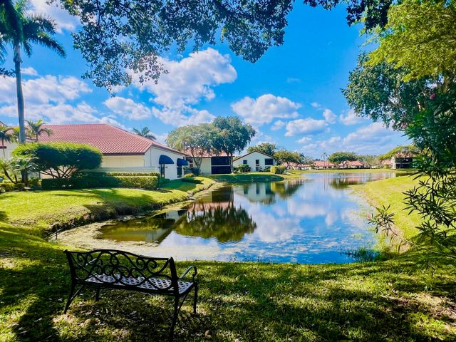 10678 OCEAN PALM Way 202, Boynton Beach, FL 33437