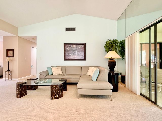 10678 OCEAN PALM Way 202, Boynton Beach, FL 33437