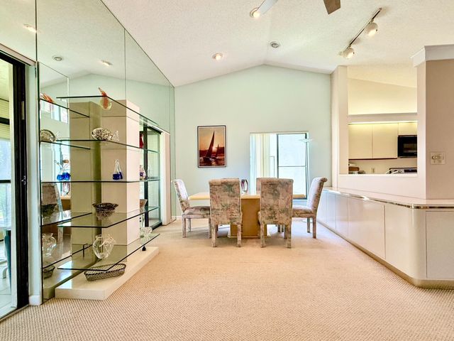 10678 OCEAN PALM Way 202, Boynton Beach, FL 33437