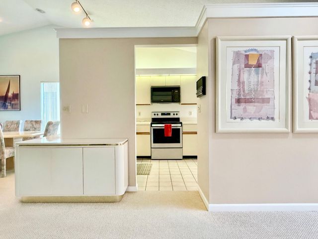 10678 OCEAN PALM Way 202, Boynton Beach, FL 33437