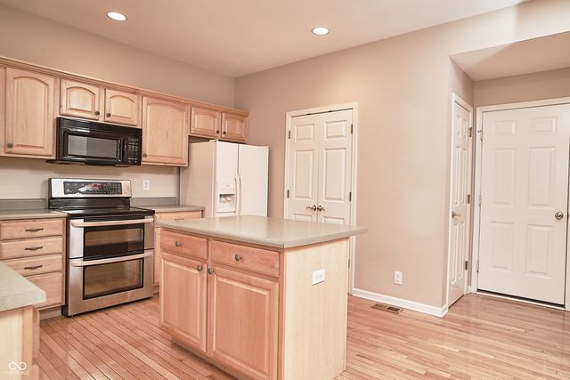 11202 Timberview Drive, Fishers, IN 46037