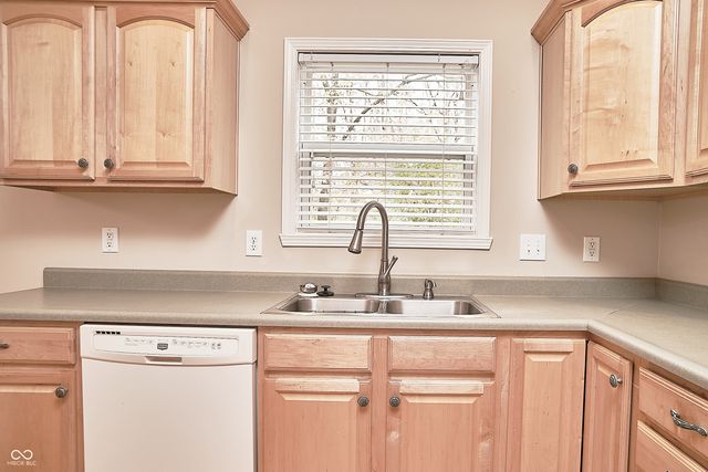 11202 Timberview Drive, Fishers, IN 46037