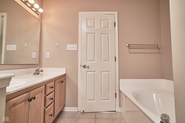 11202 Timberview Drive, Fishers, IN 46037