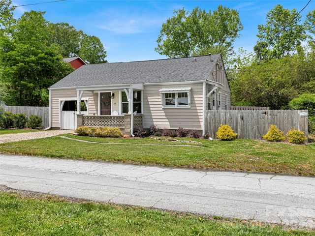 29 Salem Street, Brevard, NC 28712