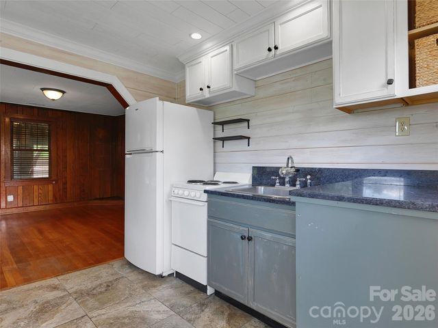 29 Salem Street, Brevard, NC 28712