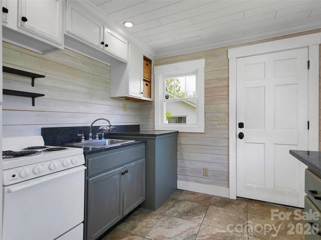 29 Salem Street, Brevard, NC 28712