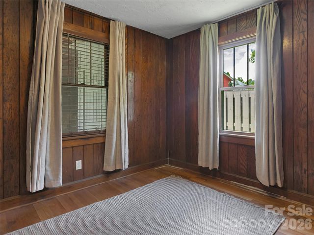 29 Salem Street, Brevard, NC 28712