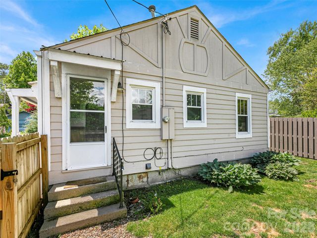 29 Salem Street, Brevard, NC 28712