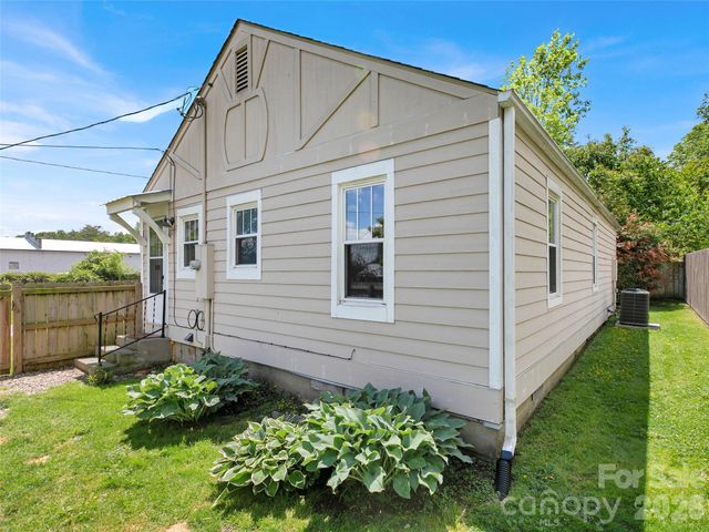 29 Salem Street, Brevard, NC 28712