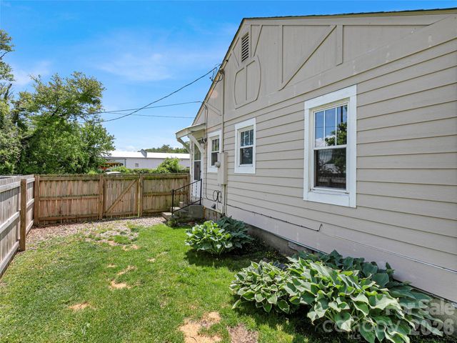 29 Salem Street, Brevard, NC 28712