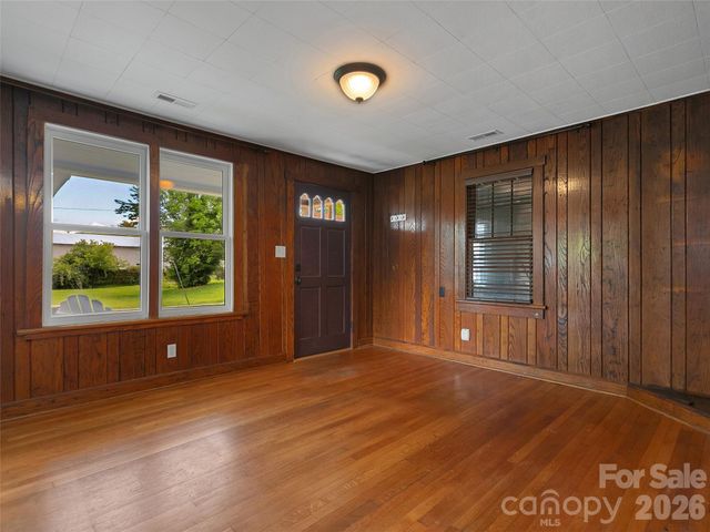 29 Salem Street, Brevard, NC 28712