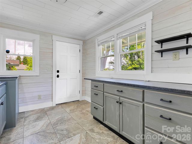 29 Salem Street, Brevard, NC 28712