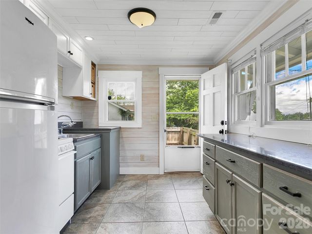 29 Salem Street, Brevard, NC 28712