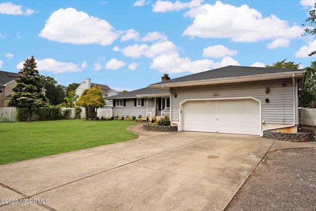 25 Monroe Avenue, Toms River, NJ 08755