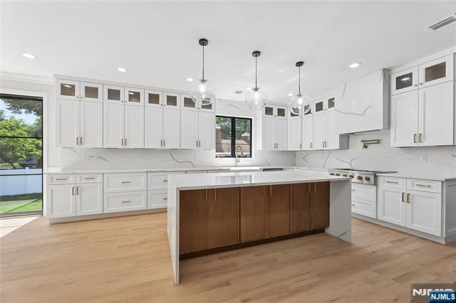 532 Hobart Road, Paramus, NJ 07652